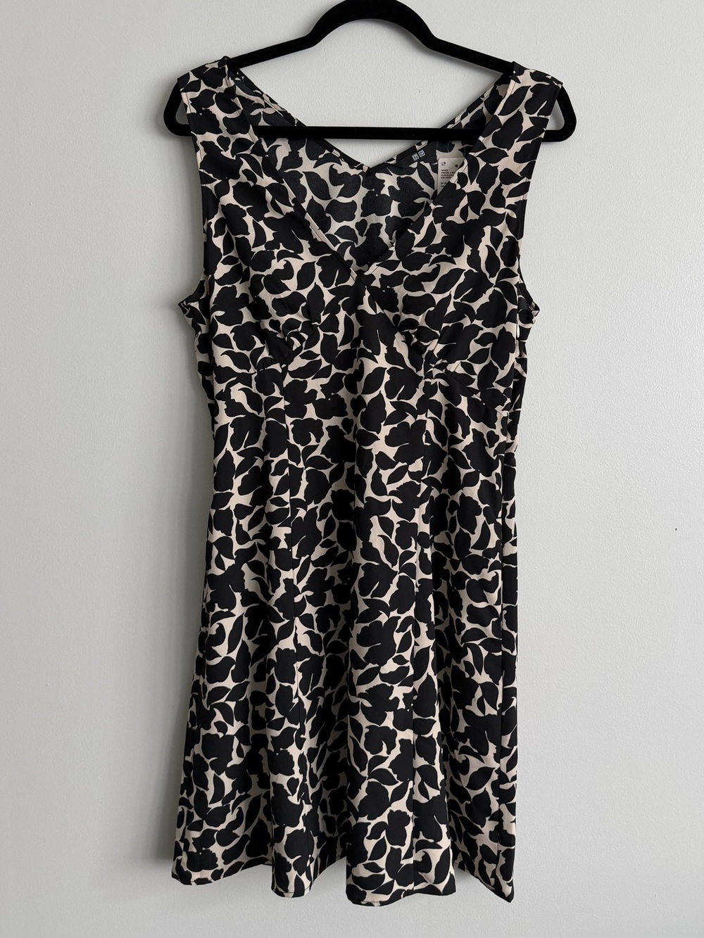 Uniqlo Black and Cream Floral Midi Dress